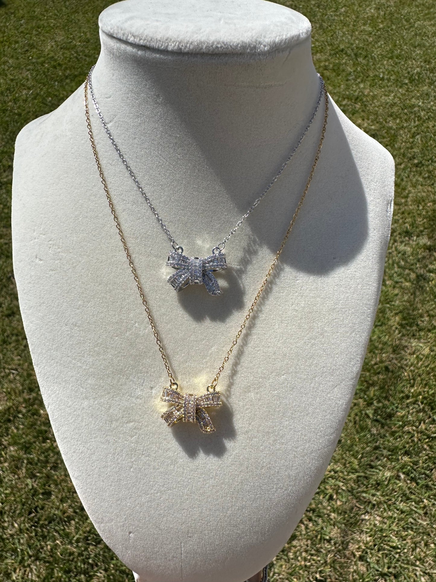 Chunky bow necklace