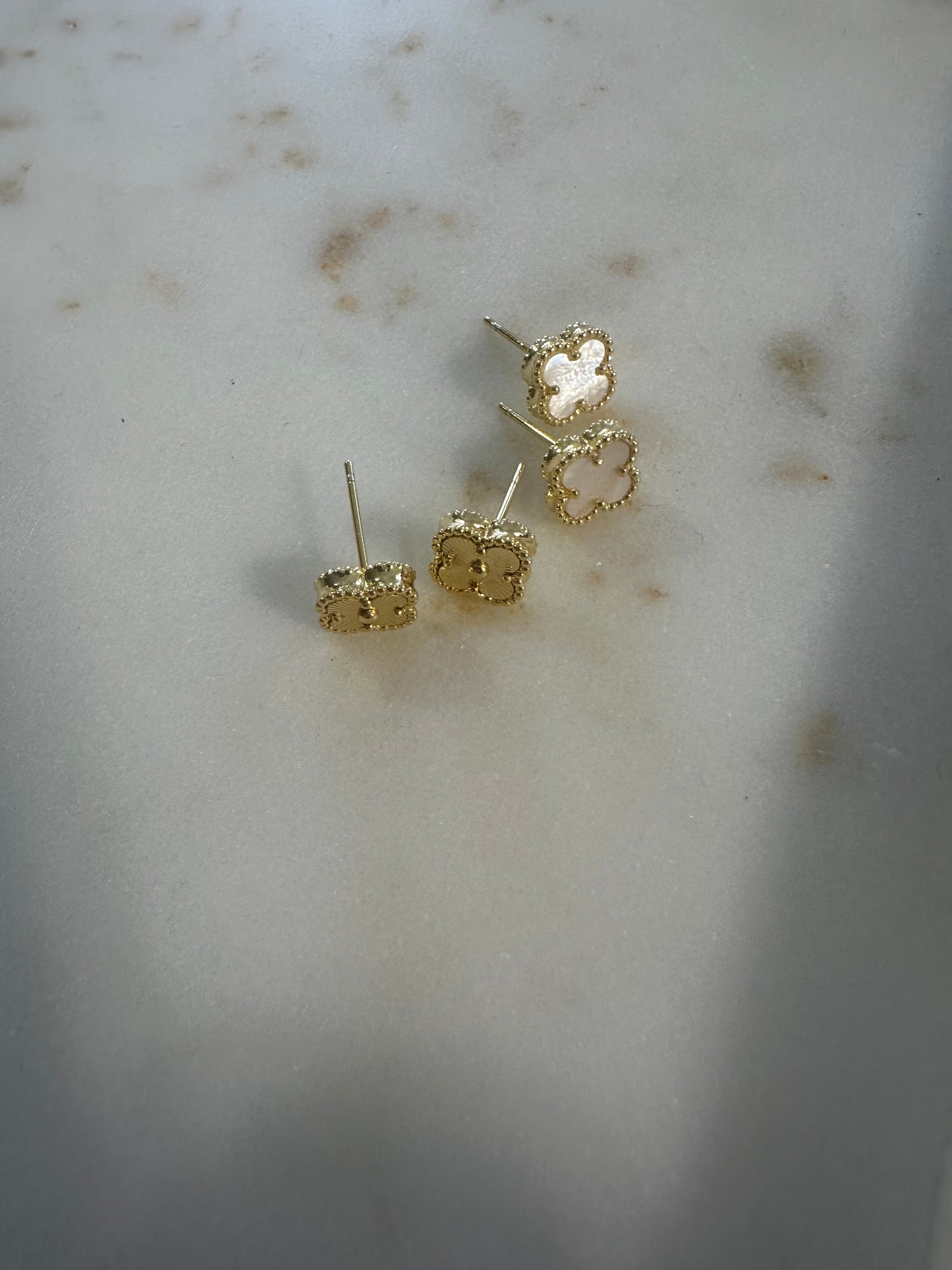 Mini clover earrings