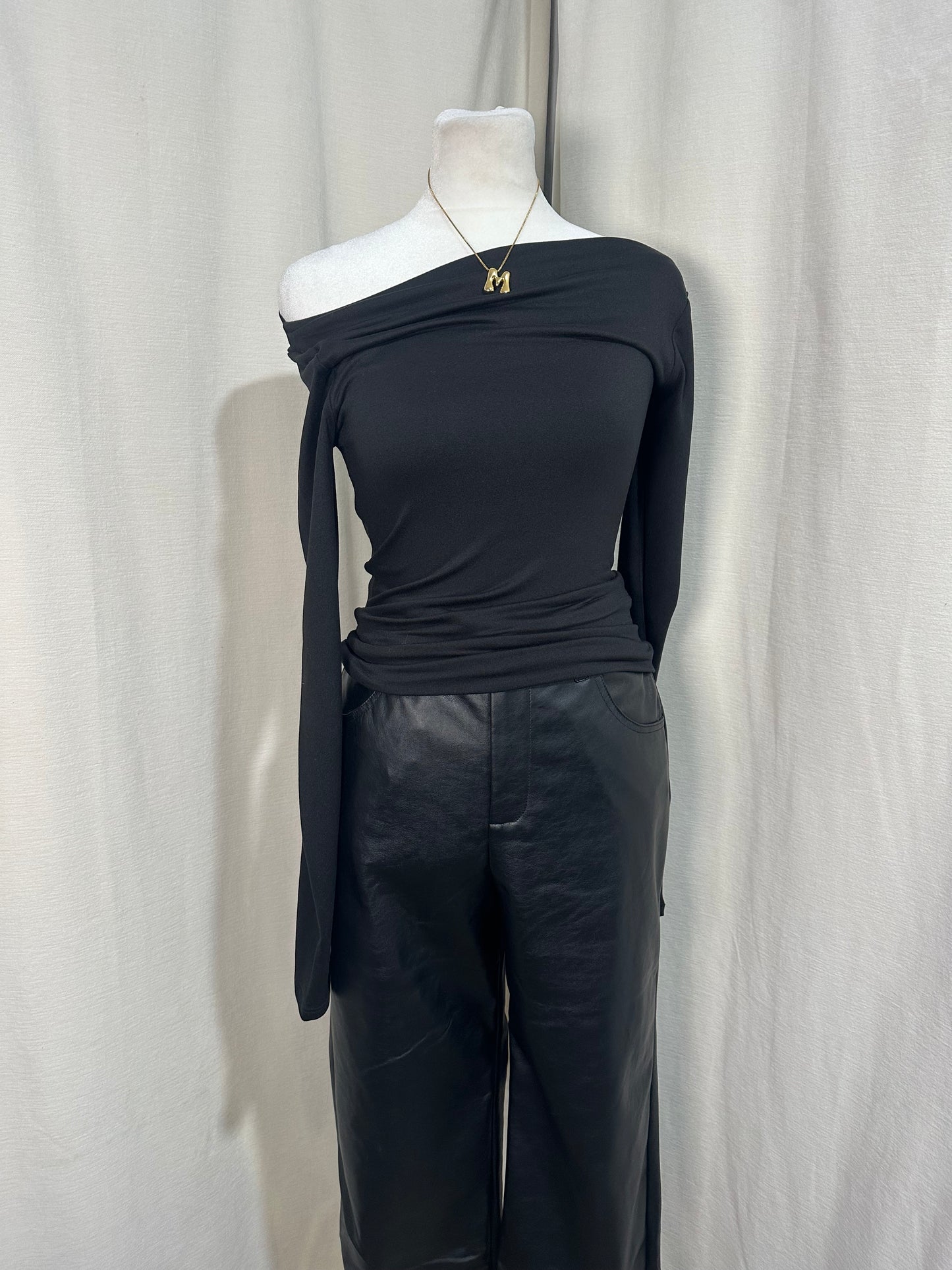 Off shoulder long sleeve