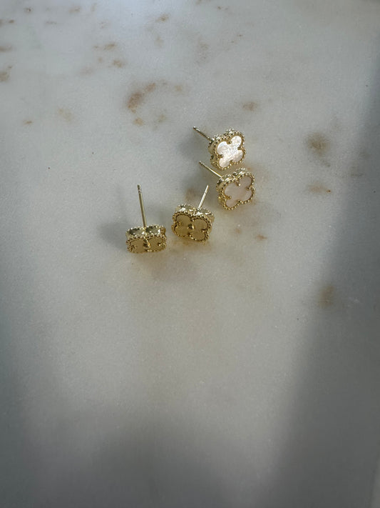 Mini clover earrings